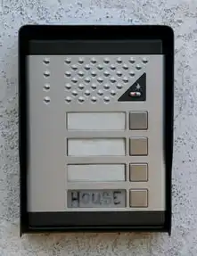 一台主机两个显示器声音怎么分离的啊，如何在一台主机上实现两个显示器独立音源分离控制